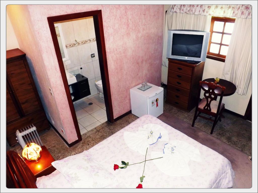 Pousada Das Rosas Campos do Jordão Oda fotoğraf